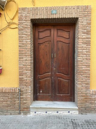 Puerta de madera doble