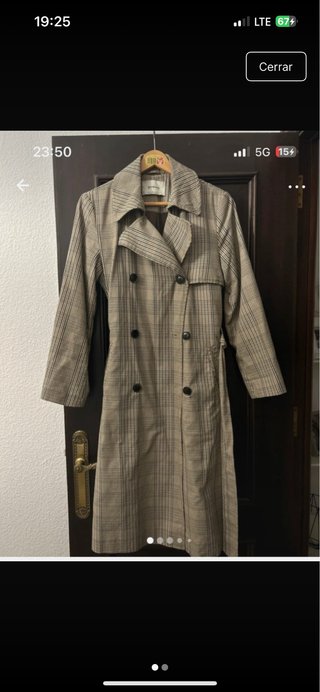 Gabardina de cuadros beige y marrón