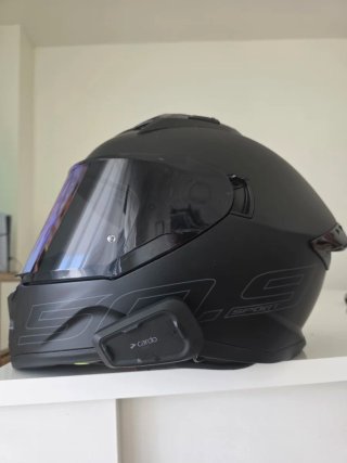 Casco de moto negro