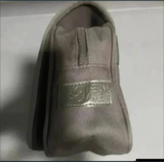Bolso de mano beige y gris con cremallera