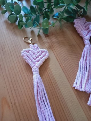 Llavero Corazón Rosa Macramé