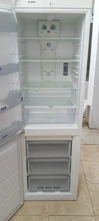NEVERA COMBI WHIRLPOOL NO FROST ENERGÍA A+