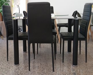 Mesa· comedor + `4 ́ sillas, Cómodas. !En Oferta¡