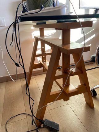 Escritorio de cristal y madera