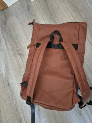 Mochila marrón estilo moderno