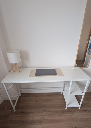 Escritorio blanco metal y madera
