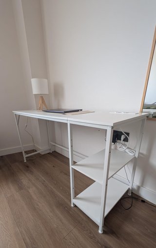 Escritorio blanco metal y madera