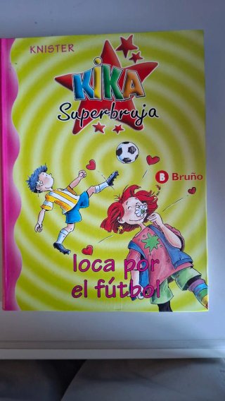 Kika Superbruja, loca por el fútbol