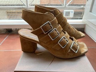 Sandalias Alpe tacón ante hebillas