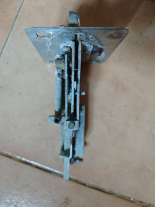 Patas ceniceros y chapa futbolín Delgado