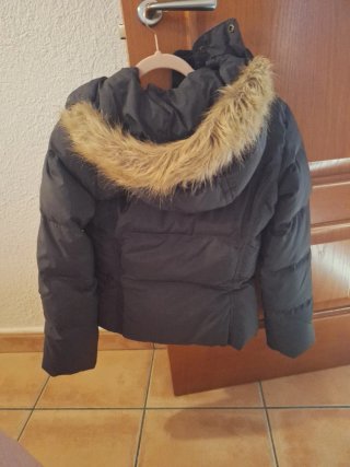 Anorak gris con gorro desmontable