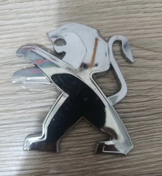 Emblema Peugeot León Cromado