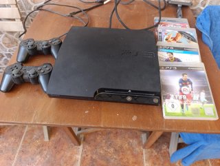 Consola PlayStation 3 Negra + 2 Mandos + 4 juegos