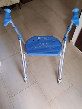 Andador de ancianos de aluminio en muy buen estado