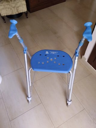 Andador de ancianos de aluminio en muy buen estado