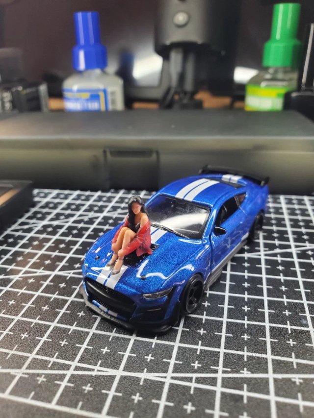 Figuras 1:64