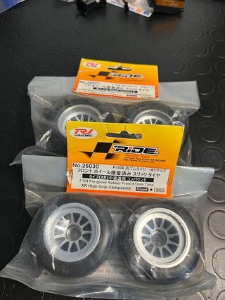 Ruedas F1 gomas Ride 61m Ref 26030. F104 y 26023