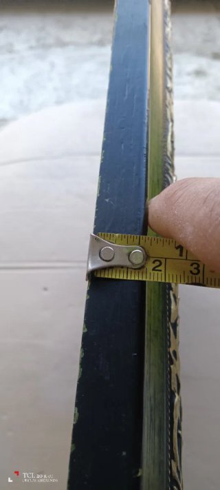 Cornice in legno con foglio di pera