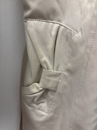 Gabardina corta Ada Gatti Beige con forro estampad