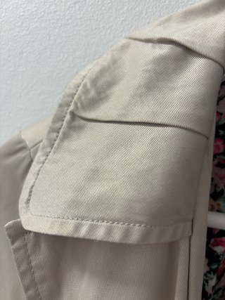 Gabardina corta Ada Gatti Beige con forro estampad