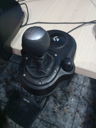Volante Logitech G29 con Pedales y Palanca
