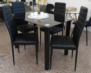 Mesa· comedor + `4 ́ sillas, Cómodas. !En Oferta¡
