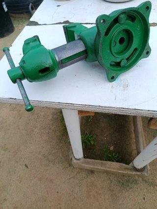 Vendo tornillo de banco...