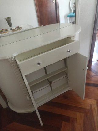 Mueble recibidor con espejo