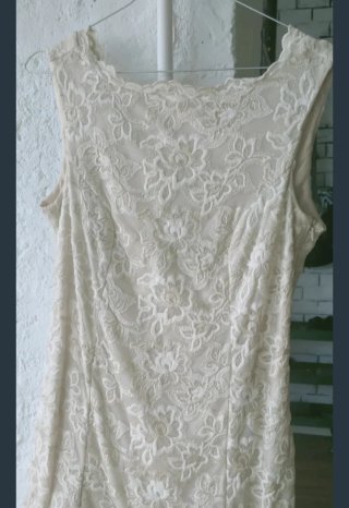 Vestido de fiesta encaje beige
