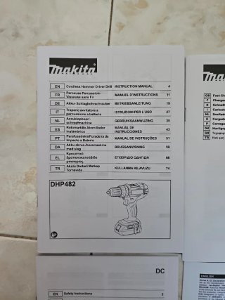 Maletín Makita con taladro, 2 baterías y cargador.