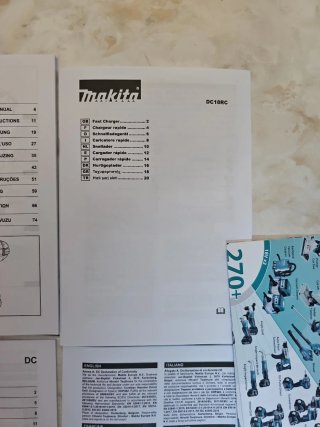 Maletín Makita con taladro, 2 baterías y cargador.