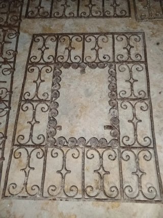 Ventanas antiguas de hierro forjado