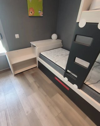 Habitación juvenil camas tipo tren con cajones
