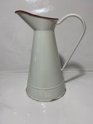 Jarra y cubo esmaltado blanco con borde rojo