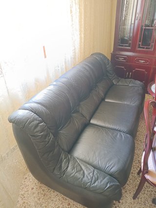 Sofá de piel negro