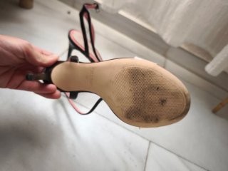 Zapatos de tacón Zara negros y rosas