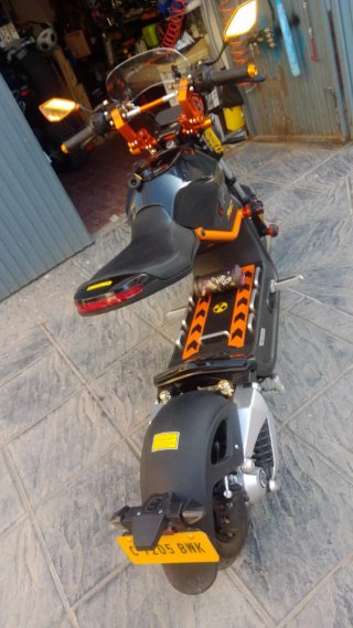 Ciclomotor Eléctrico Scooter Negro/Naranja