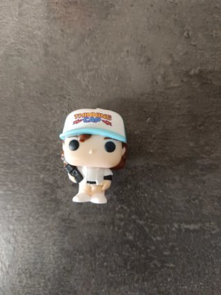 Funko Dustin Stranger Things huevos Kinder