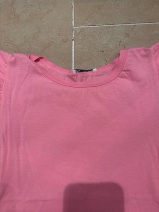 Camiseta Zara rosa volantes
