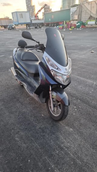 Suzuki Maxi Scooter 125cc