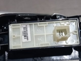 CONSOLA CENTRAL PEUGEOT 2008 HM01 9673861377