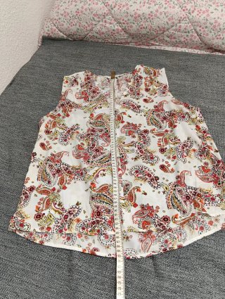 Blusa sin mangas estampada