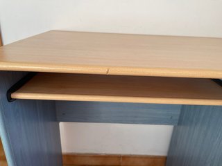 Scrivania per bambini in legno blu