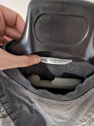 Camiseta Zara gris con estampado