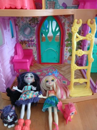 Casa Enchantimals Ciervo con 2 muñecas y accesorio