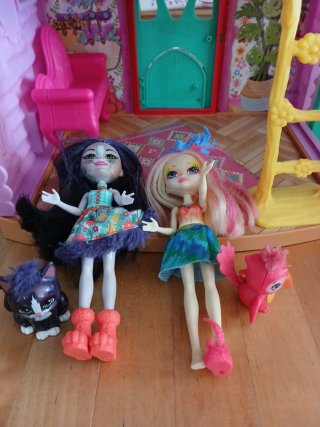 Casa Enchantimals Ciervo con 2 muñecas y accesorio