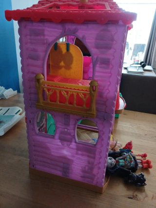 Casa Enchantimals Ciervo con 2 muñecas y accesorio