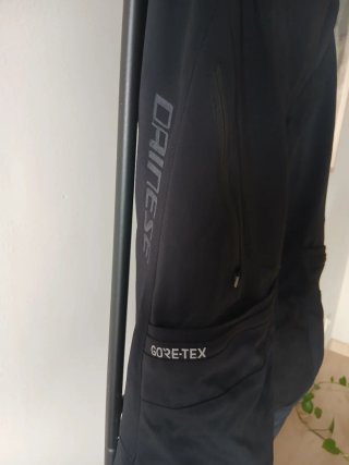 Chaqueta Dainese, pantalon, botas y guantes mujer