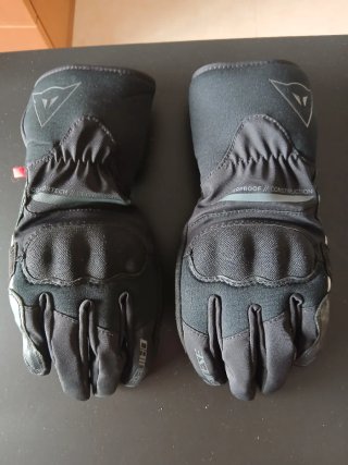 Chaqueta Dainese, pantalon, botas y guantes mujer