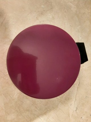 Papelera rosa fucsia con pedal